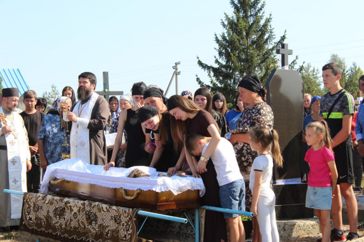 Життя забрала не ворожа куля, а підступна хвороба: на Волині провели в останню путь Віктора Ковальчука