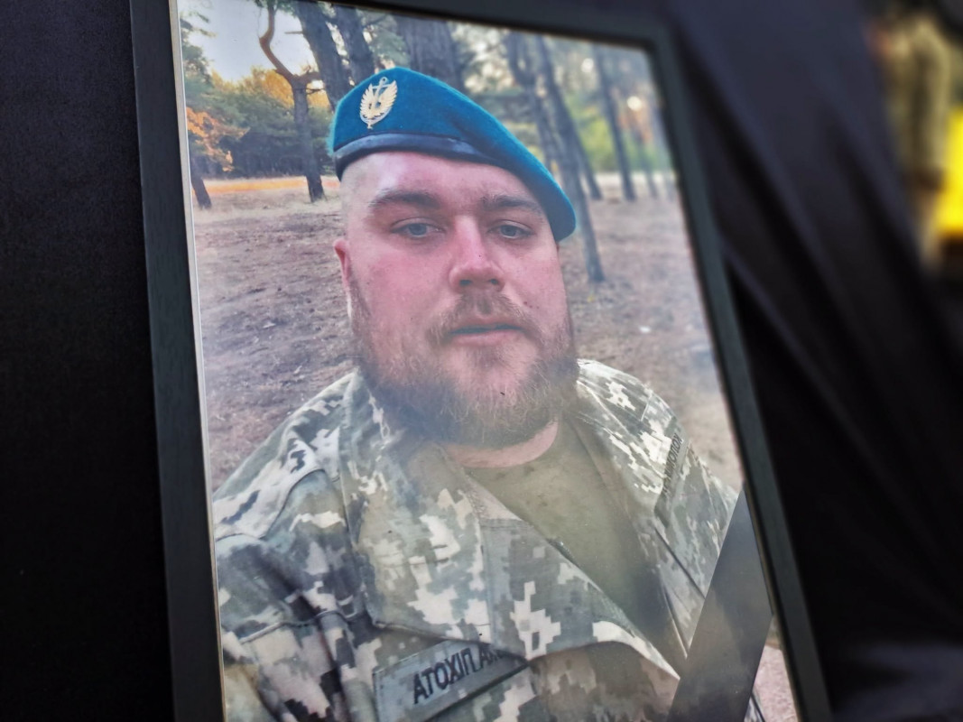 На Волині попрощалися з 33-річним морпіхом Павлом Коломійчуком, який загинув у ДТП