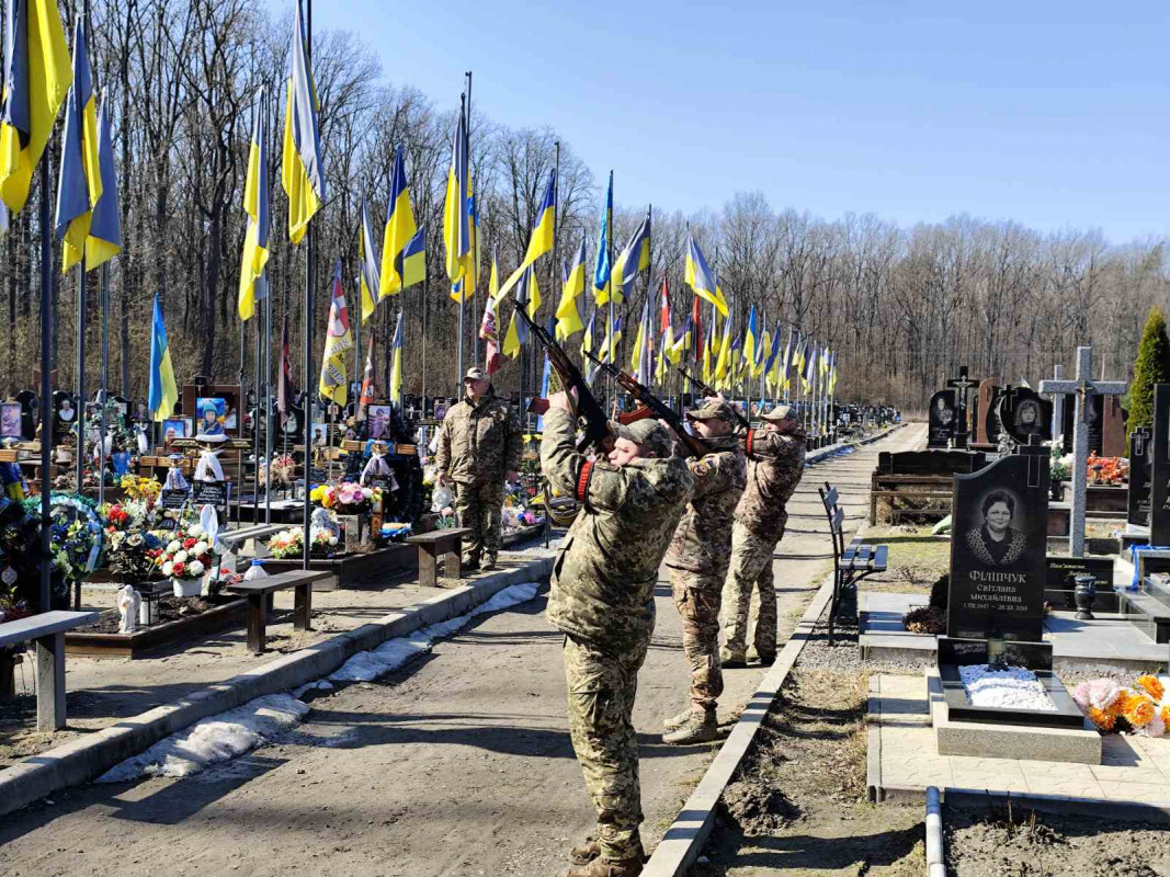 Поліг у бою на Сумщині: в останню дорогу провели Героя з Волині Олександра Бакальця