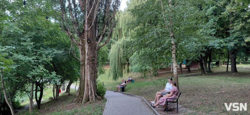 Як виглядає вечірній парк 900-річчя у Луцьку. Фоторепортаж
