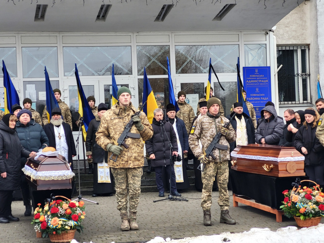 Два прощання в один день: на Волині провели в останню дорогу Героїв, які загинули у боях з окупантами