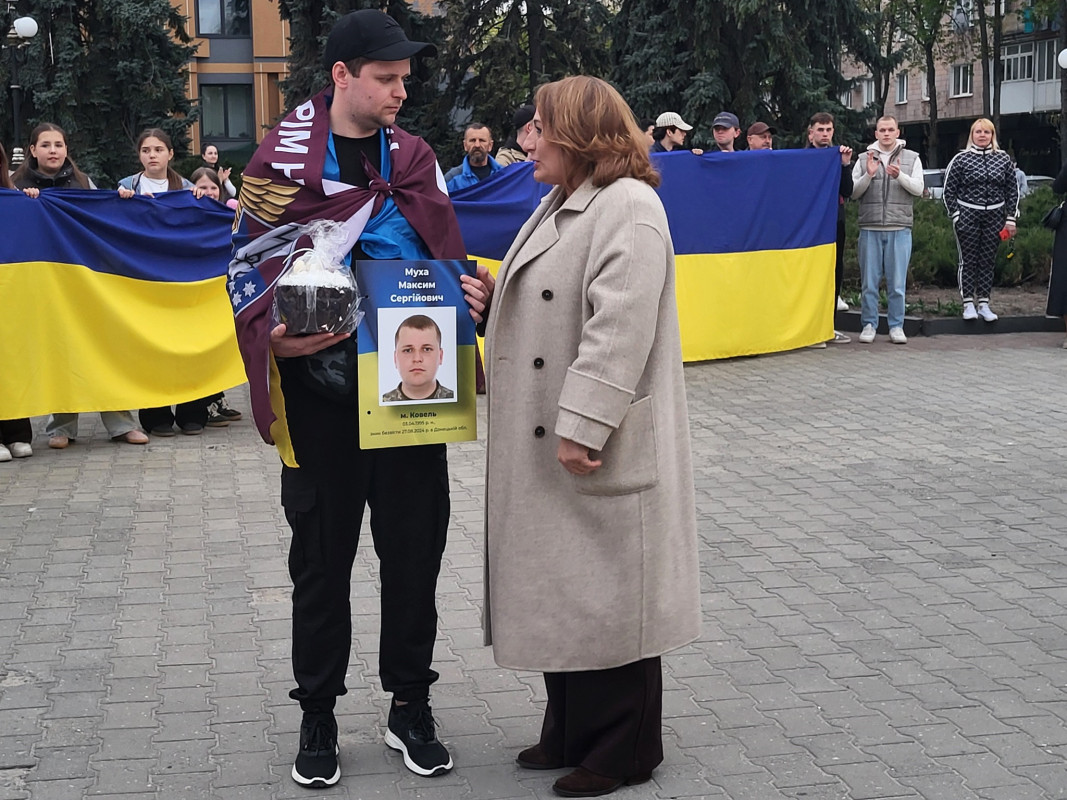 Після півтора року полону додому повернувся Герой з Волині Максим Муха