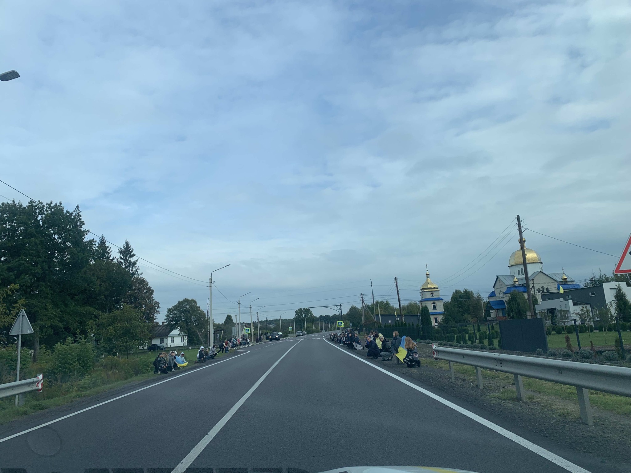 Понад рік вважався зниклим безвісти: на Волині в останню путь провели Героя Леоніда Ткача