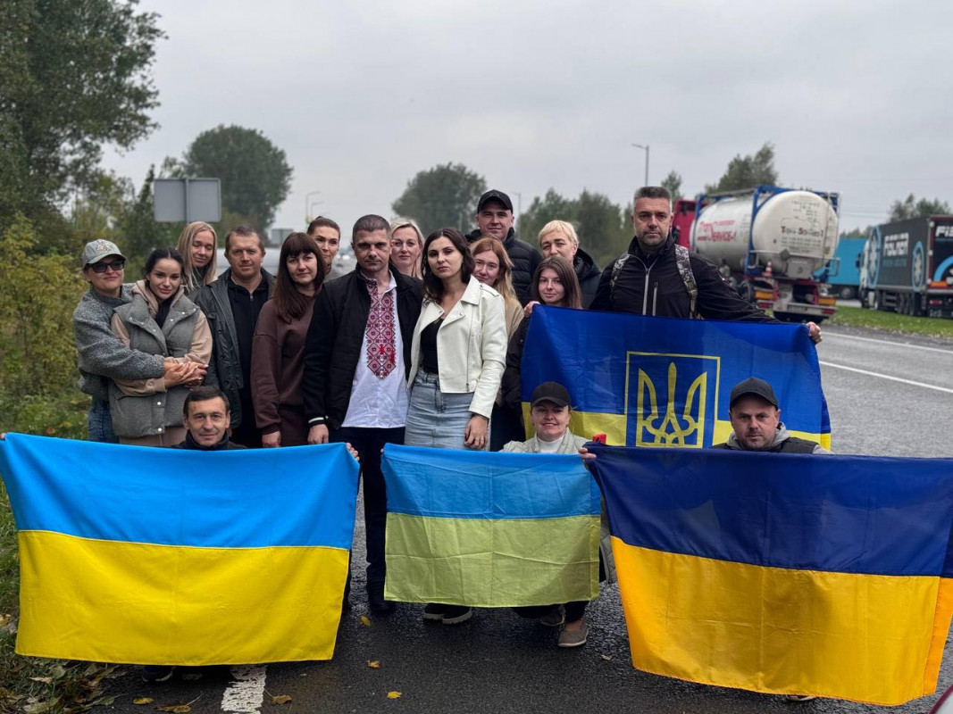 Вперше за понад 3,5 роки ступив на рідну землю: додому повернувся звільнений з полону волинянин Андрій Ховхун