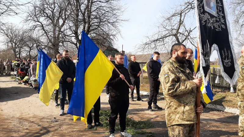 Серце воїна зупинилося у зоні бойових дій: на Волині провели в останню дорогу Героя Анатолія Баранося