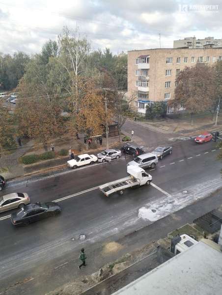 Працюють три «швидкі»: у Луцьку сталася серйозна аварія, постраждали двоє дорослих і дитина. Фото