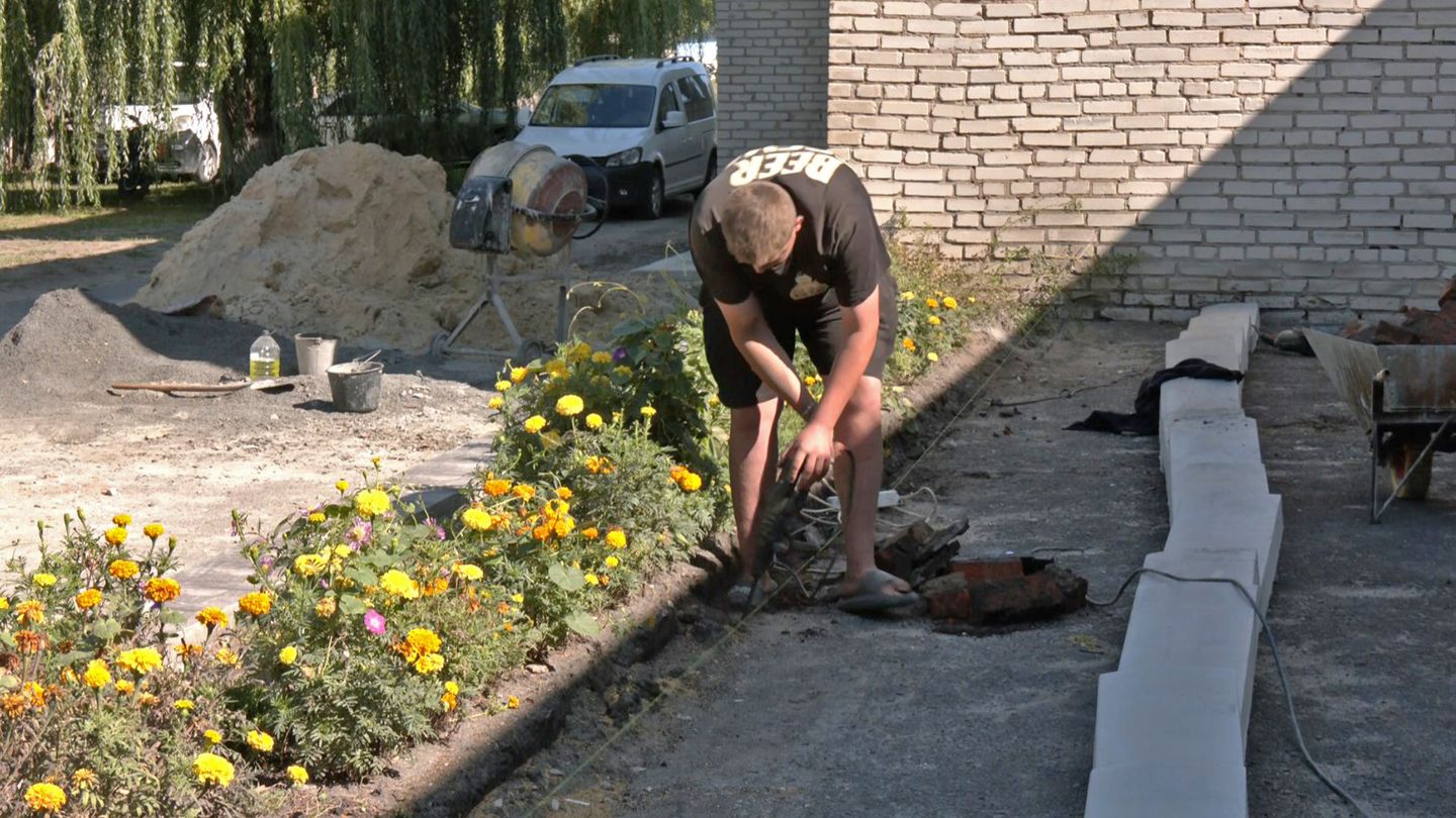 На Волині батьки й учителі разом оновлюють ліцей, який не ремонтували понад 10 років
