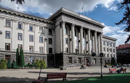 Популярні спеціальності-2025 і вартість навчання: у ВНУ завершився прийом документів від вступників