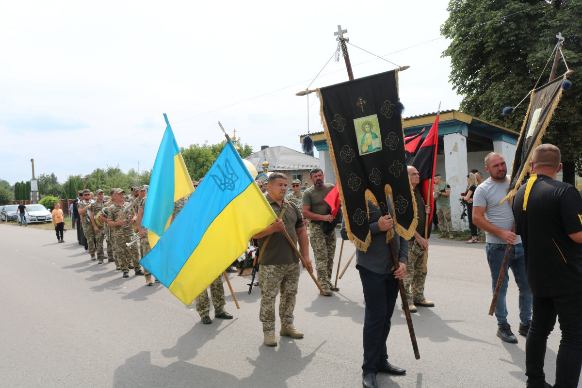 Під звуки сирени: на Волині попрощалися із молодим Героєм Артуром Данилюком 