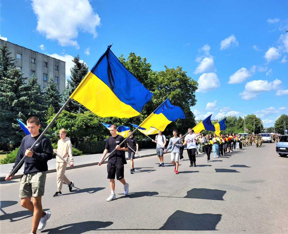 Чорний день: у громаді на Волині попрощалися одразу із двома Героями - Володимиром Лучиновичем та Олександром Берегою