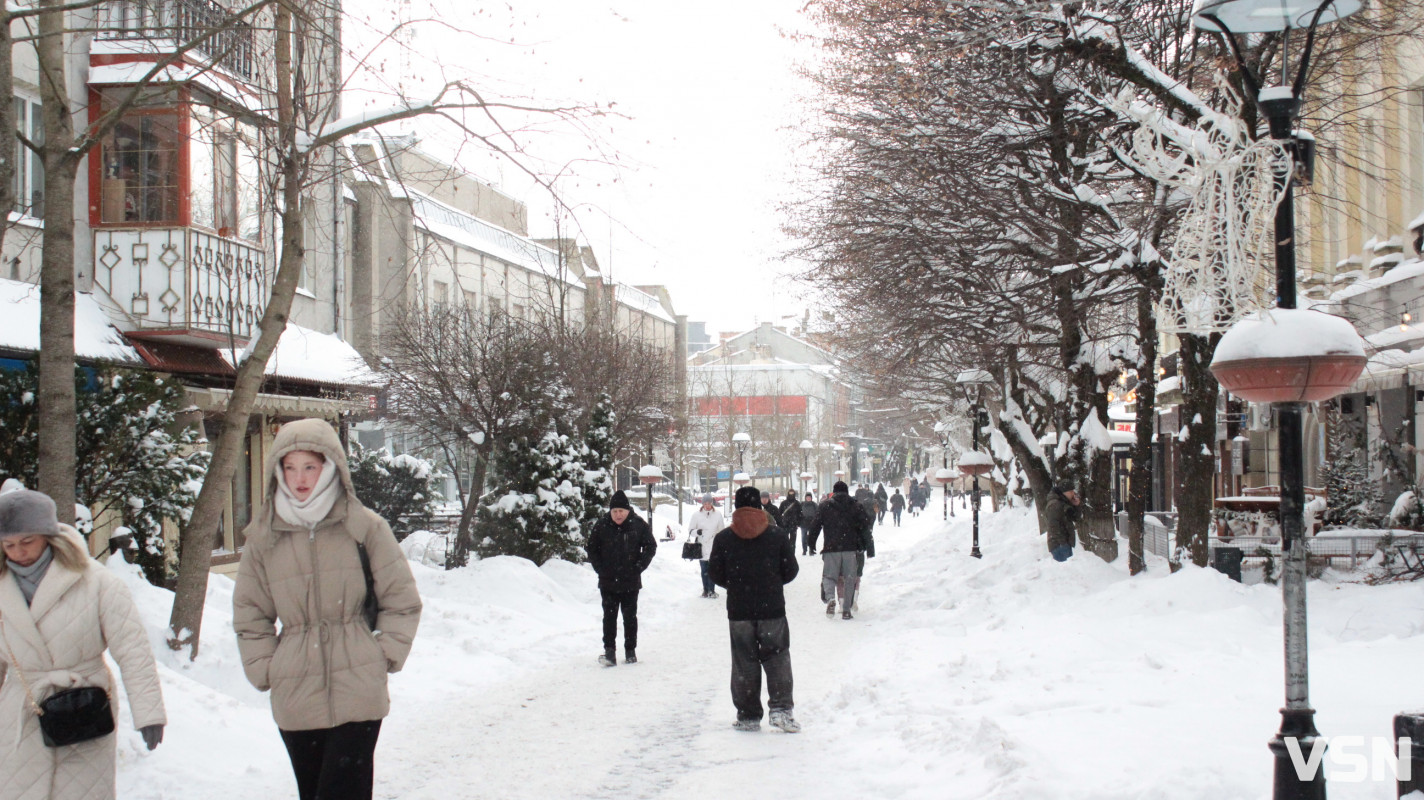Луцьк після тижня снігопадів: фоторепортаж із засніжених вулиць міста