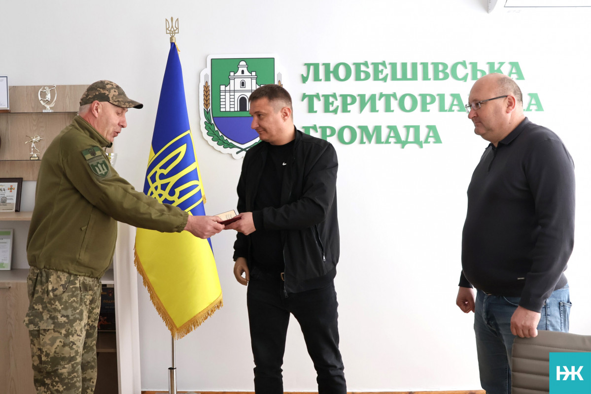 Залишився єдиним, хто вижив в авто після влучання міномета: захиснику з Волині вручили орден