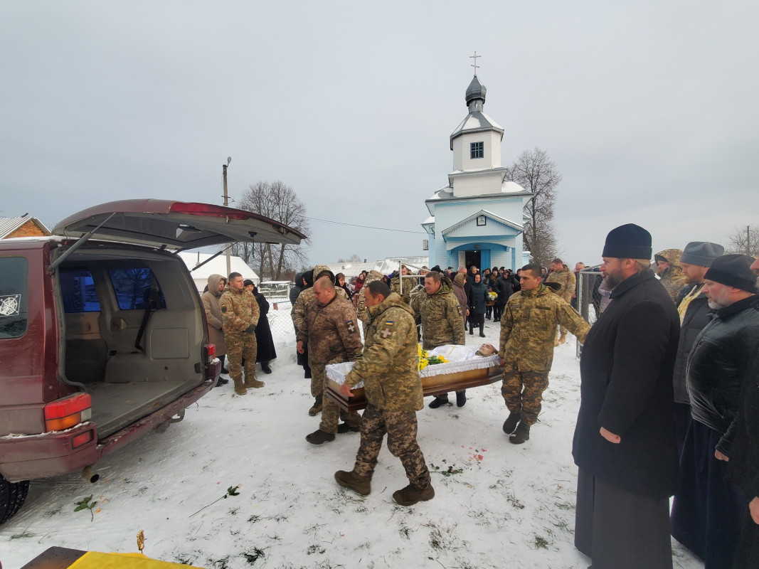 Не дожив до Перемоги, але наблизив її ціною власного життя: на Волині попрощалися з бойовим медиком.