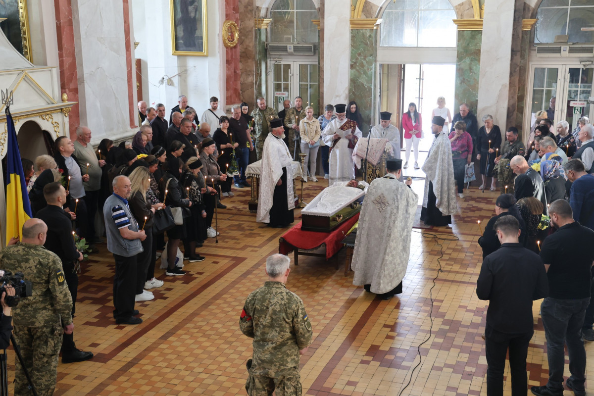Помер від отриманих на фронті поранень: у Луцьку попрощалися з 50-річним воїном Василем Зубчиком