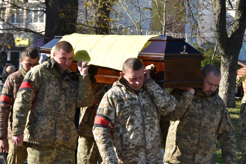 Загинув у Курській області: у Луцьку попрощалися із захисником України Дмитром Бондаренком