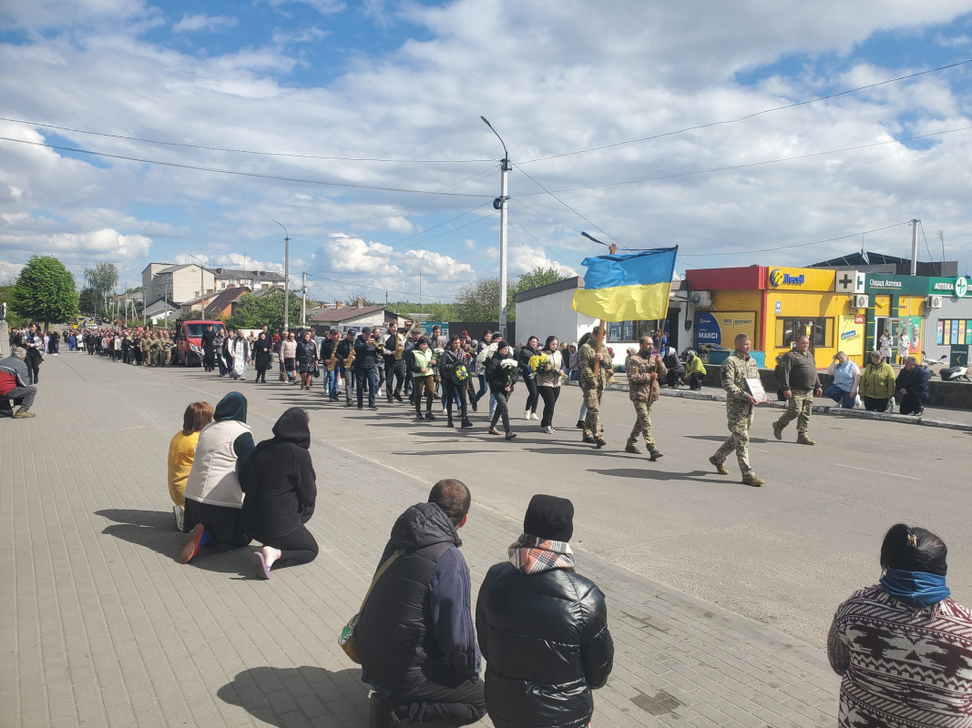 Троє синів втратили батька: на Волині попрощались з Героєм Миколою Кураном