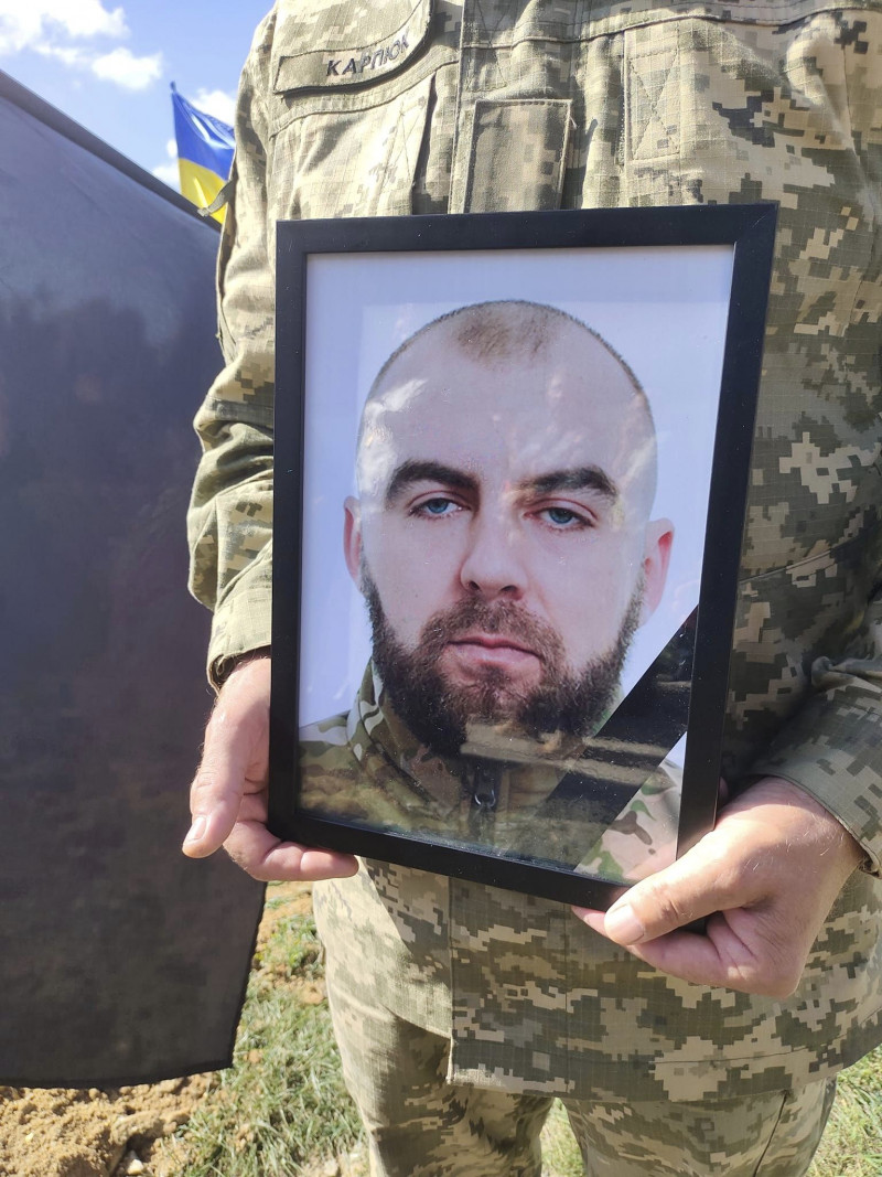 Син та донька залишились без батька: на Волині попрощалися із бойовим медиком Петром Лавренюком