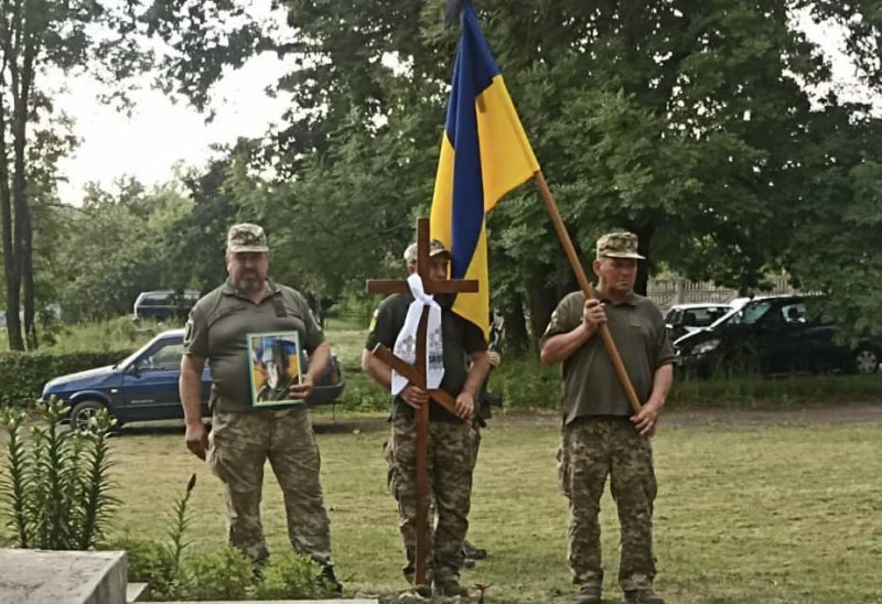 Батько двох синів: на Волині попрощалися з молодим Героєм Сергієм Бордюговським. Фото