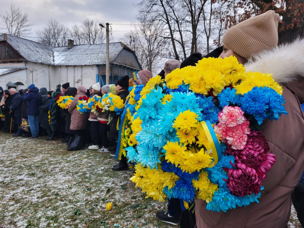 Героїчно загинув в епіцентрі бойових дій: на Волині попрощалися із добровольцем Андрієм Відніком