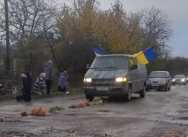 Загинув унаслідок ворожого обстрілу: у Луцький район «на щиті» востаннє повернувся молодий Герой Іван Гнатюк. Фото