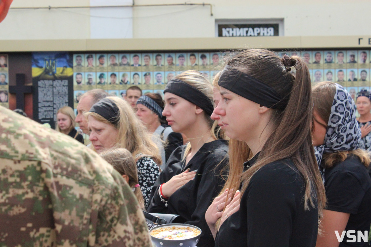 Прощання напередодні дня народження: в Луцьку провели в останню путь 20-річного Героя Максима Нагорного