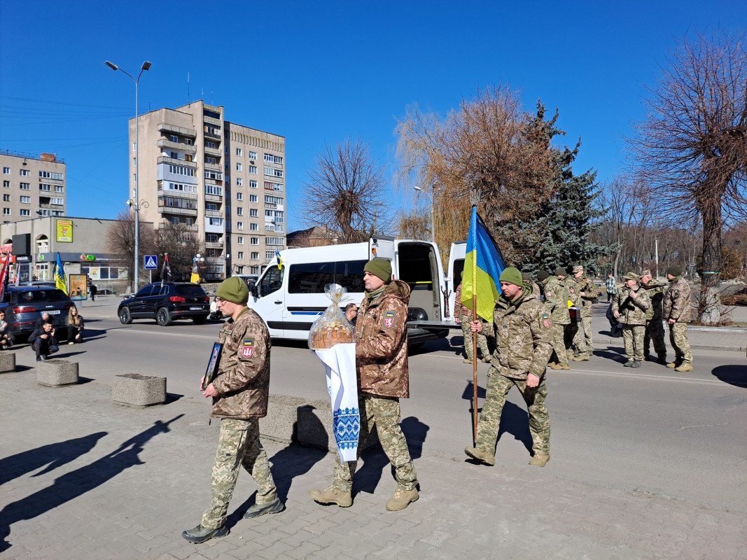 Пів року надій і сподівань: на Волині попрощалися з Героєм Анатолієм Нестеруком