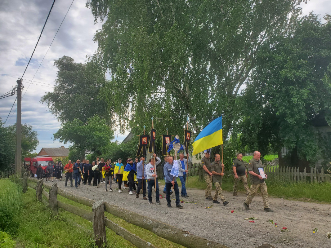 Дві доньки втратили батька: на Волині попрощалися з Героєм Владиславом Герасименком, який поліг на війні понад півтора року тому