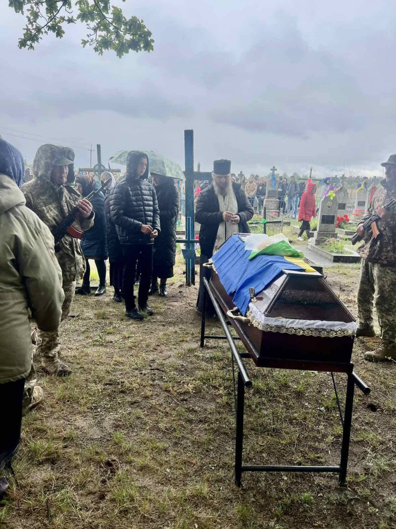 Понад пів року вважався зниклим безвісти: на Волині попрощалися з воїном Петром Яскичем