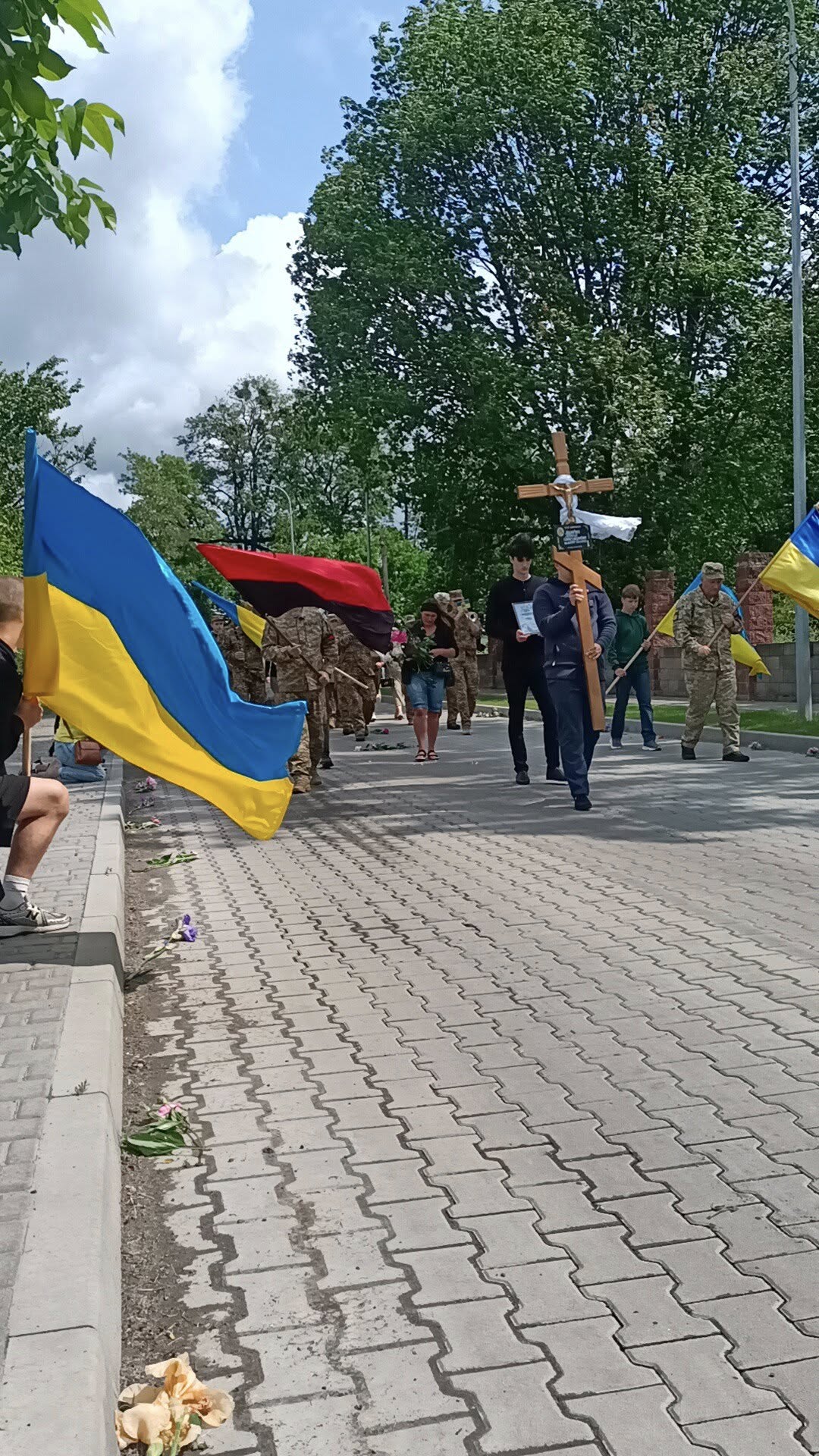 Молоде життя обірвала жорстока війна у віці 28 років: у Луцькому районі попрощалися з Героєм Артемом Мулявкою
