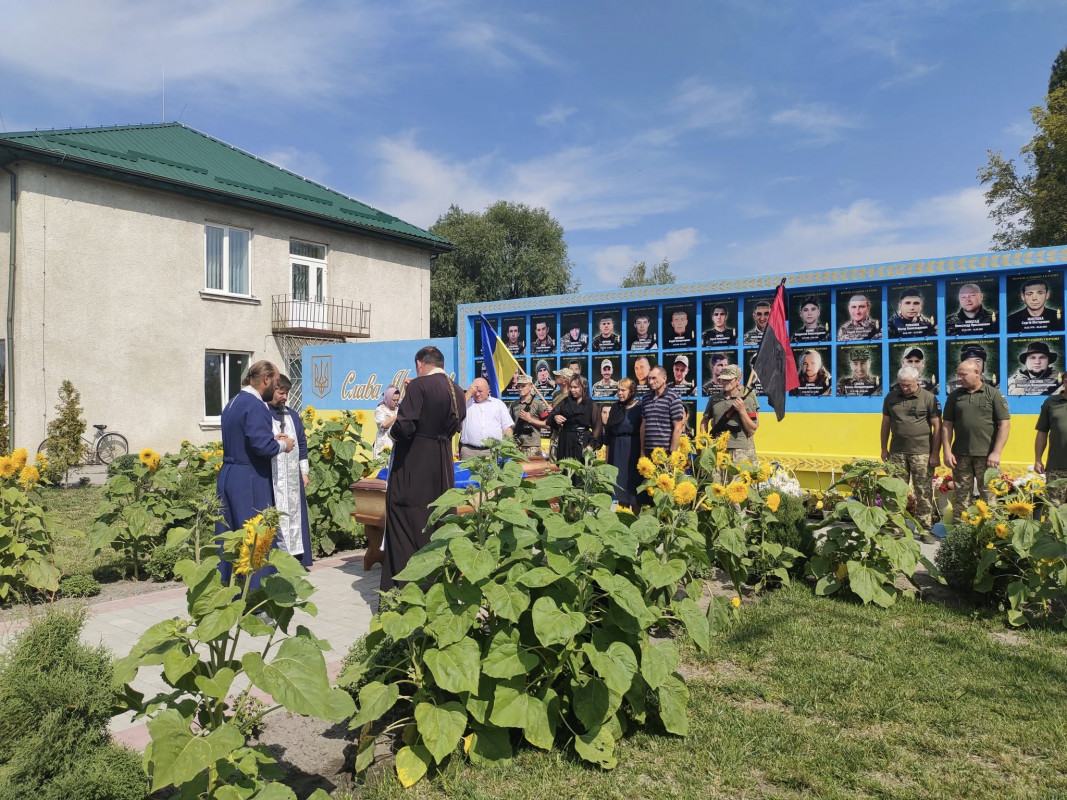 Навіки 40: на Волині похоронили загиблого офіцера Романа Дудика