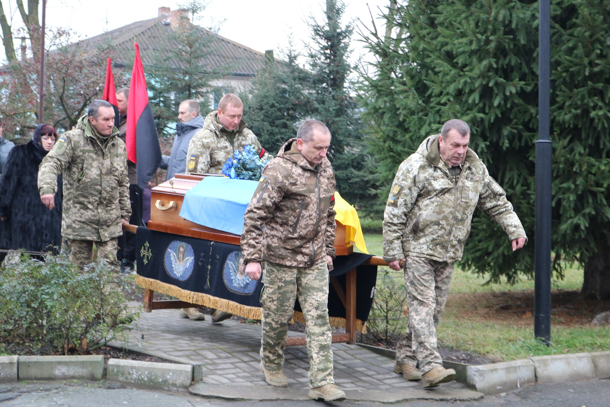 Ворожий дрон обірвав життя: на Волині попрощалися з Героєм Олександром Вихневичем