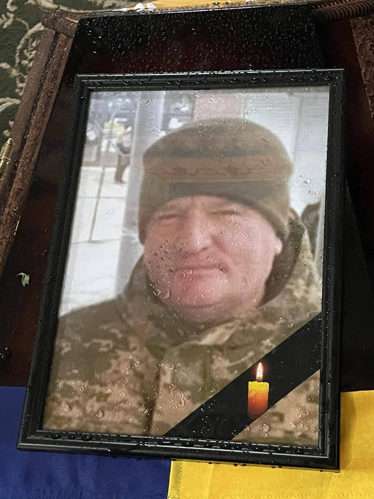 Загинув у бою на Донеччині: на Волині попрощалися з Героєм Віктором Копетюком