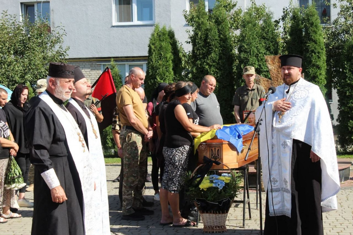 На Волині попрощалися з 44-річним Героєм Павлом Манюхіним, який поліг у бою на Сумщині