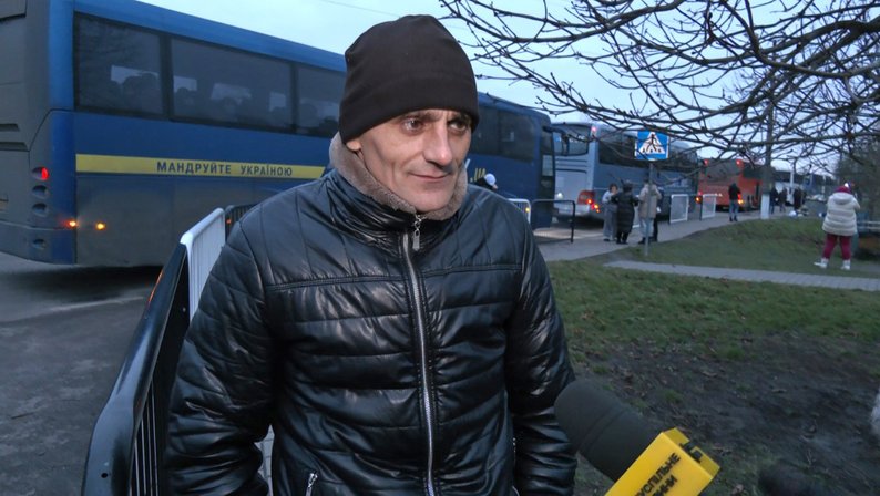 «Автобуси стоять по 20 годин»: на ПП «Устилуг» на Волині — передріздвяні черги