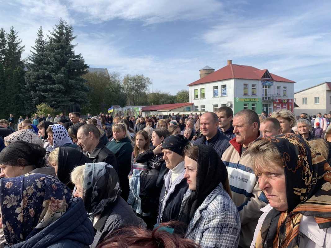 Помер на бойових позиціях: на Волині провели в останню дорогу захисника Олександра Юзвика