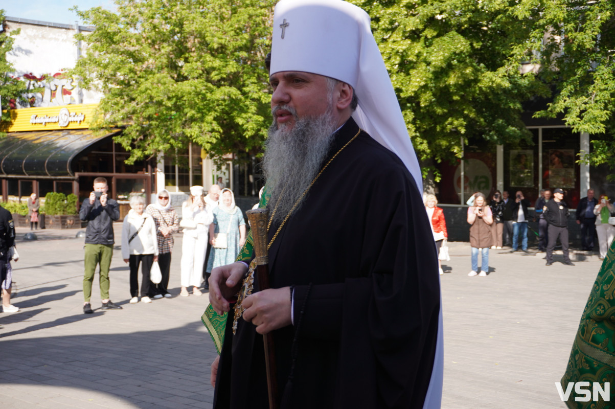 Хресна хода і спільна молитва: як минула літургія за участі Епіфанія у Луцьку. Фоторепортаж