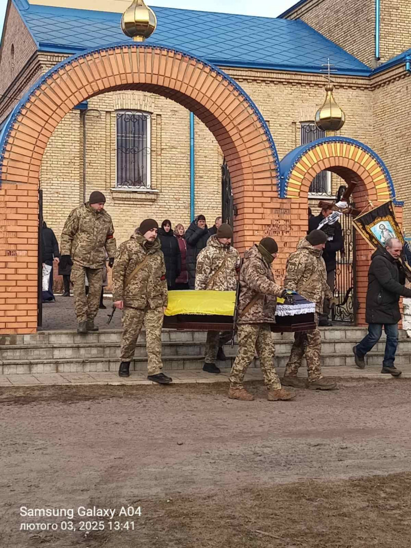 Понад рік вважався зниклим безвісти: на Волині попрощались з Героєм Миколою Коновим