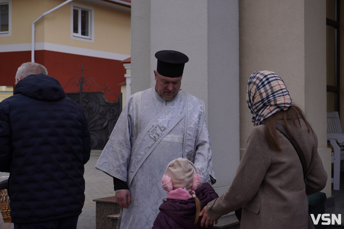 Як у Луцьку освячують Великодні кошики? Фоторепортаж