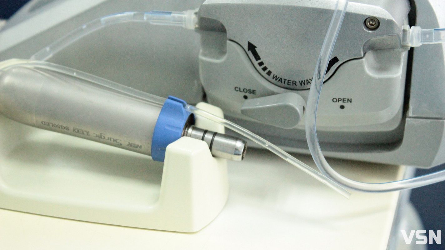 Від «чаклунства на скельці» до 3D-навігації: як у Луцьку лікують усмішки дві епохи стоматології