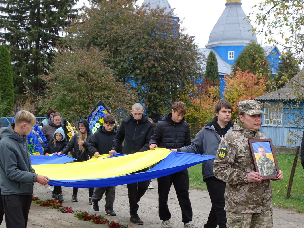 Загинув у ДТП під час відпустки: на Волині попрощалися з військовим Петром Костровським