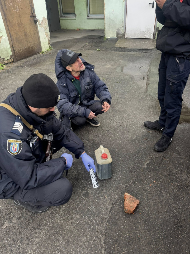 У Києві невідомий намагався підпалити авто волинського нардепа Ігоря Гузя - що відомо