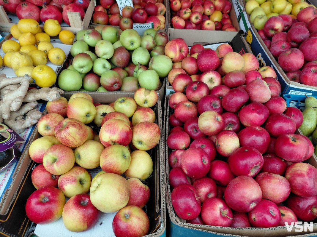 Скільки коштують яблука та цитрусові на ринку у Луцьку?