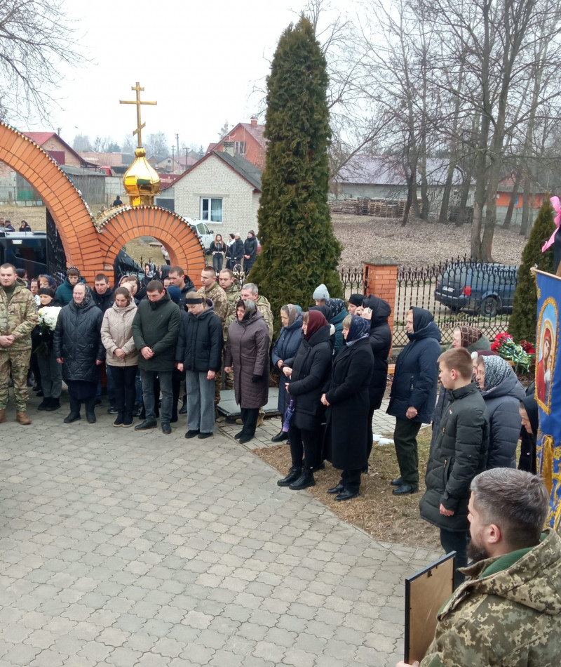 Герой, якого не судилося дочекатися живим: на Волині попрощалися з воїном Валентином Карпіком