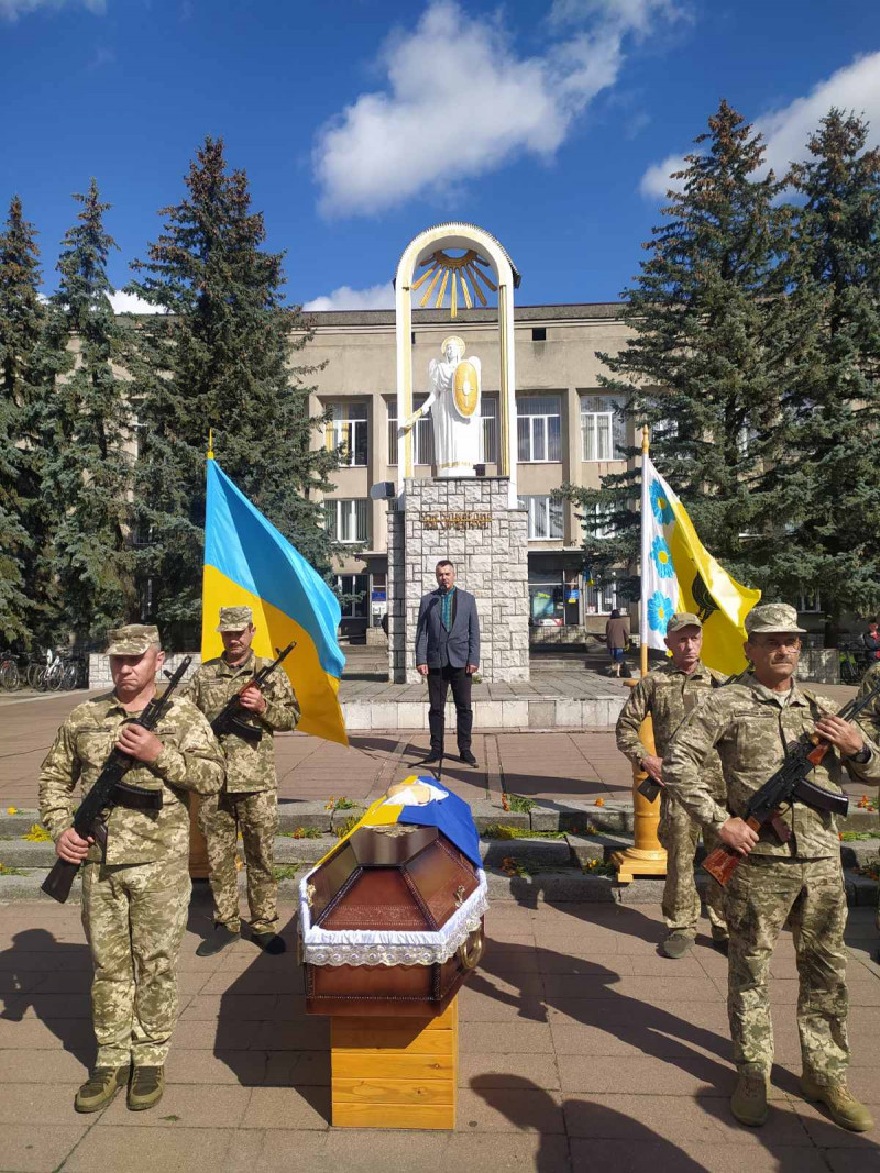 Загинув понад 9 місяців тому: на Волині попрощалися з Героєм Олегом Оліферчуком