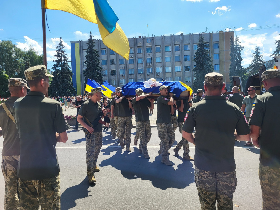 Навіки 30 і 38: на Волині в останню путь провели молодих Героїв, життя яких забрала війна