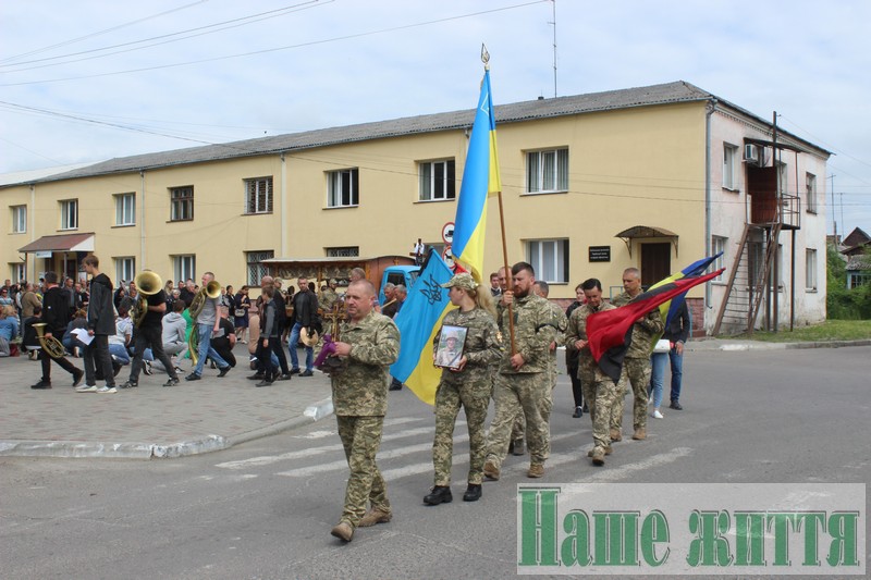 Повернувся з-за кордону, щоб стати на захист Батьківщини: на Волині попрощалися із Героєм Антоном Скаршевським