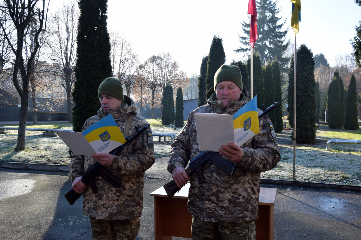 Чоловіки й жінки стали до строю: на Волині новобранці прикордонної служби склали військову присягу