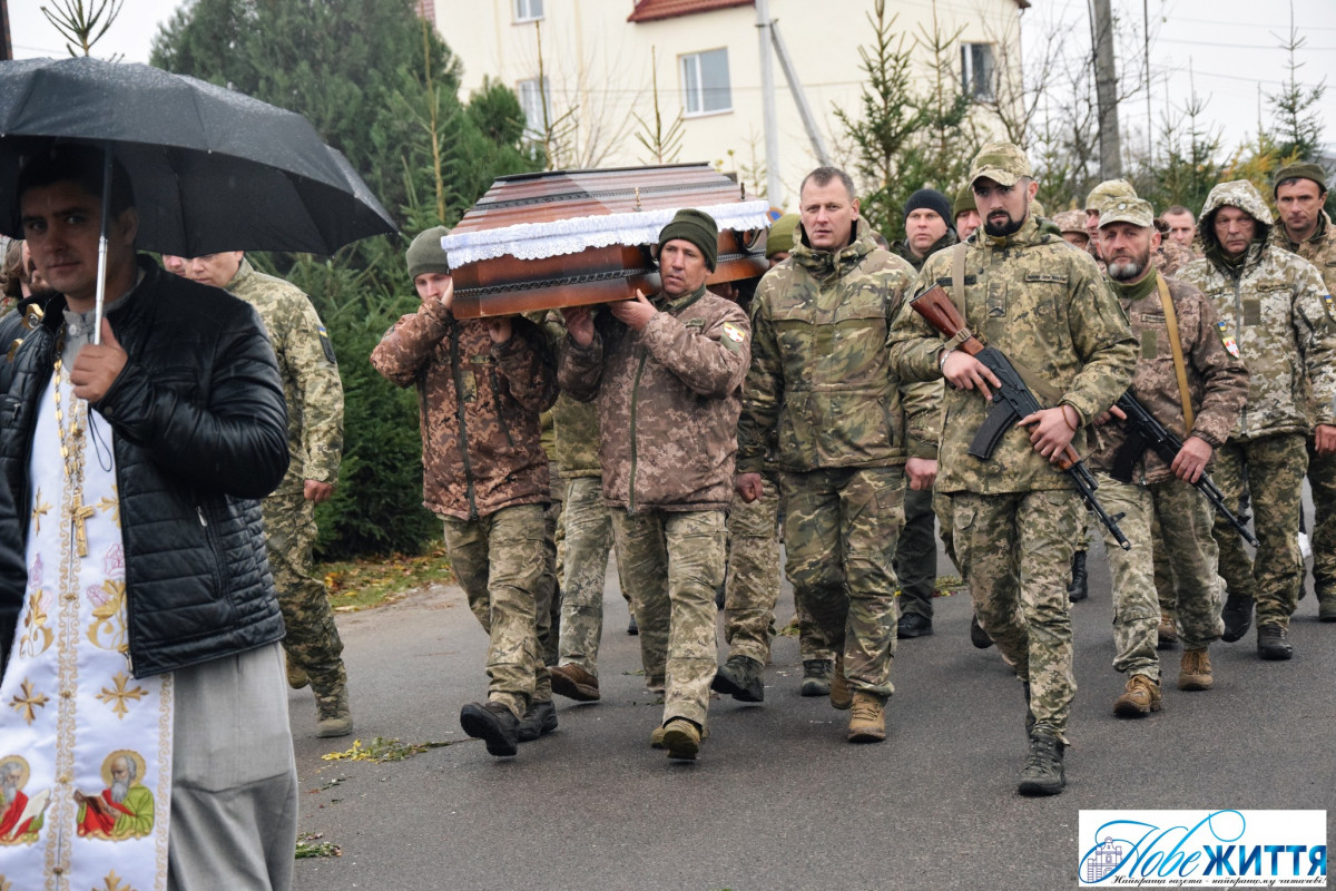 І небо плакало за ним: в останню дорогу провели 32-річного Героя з Волині Андрія Бондаря