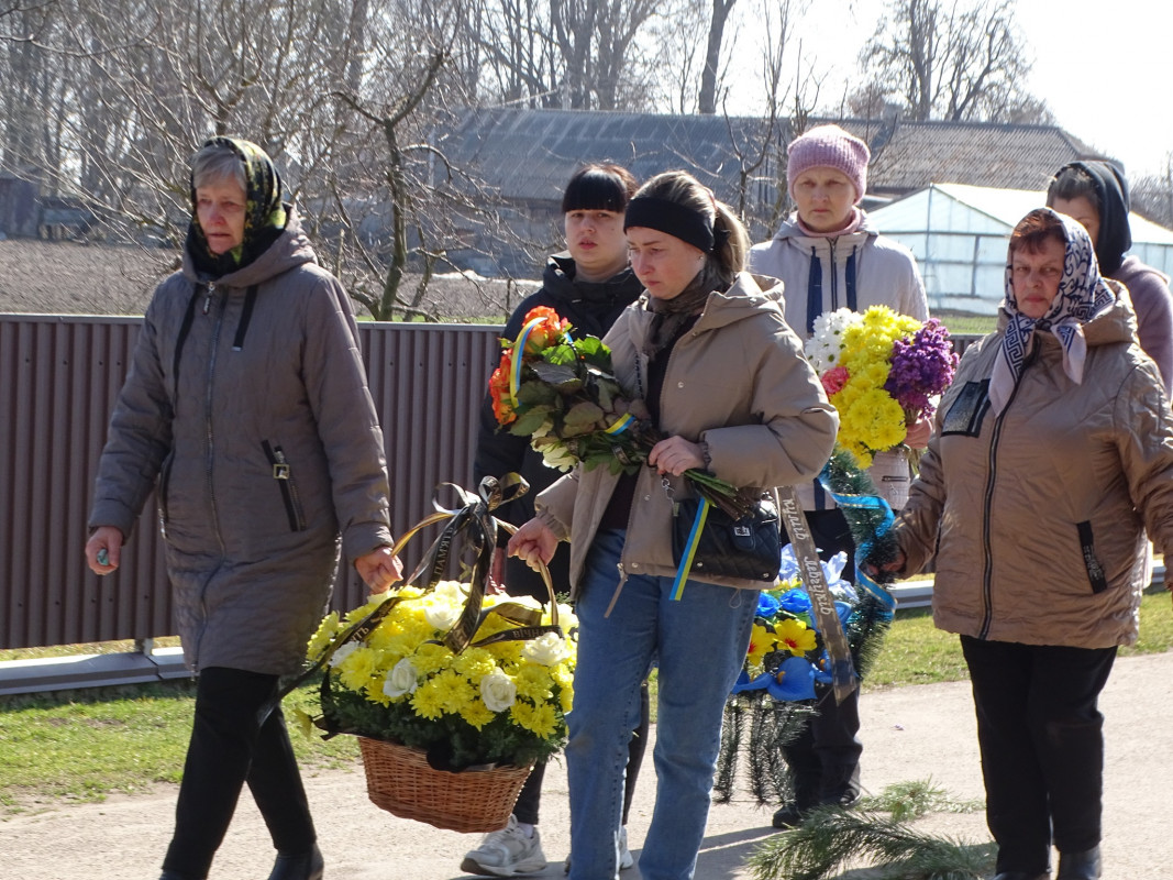 Майже вісім місяців вважався зниклим безвісти: на Волині попрощалися з Героєм Миколою Луцюком