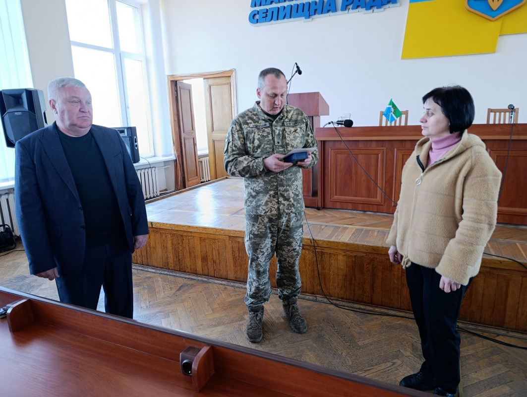 Майже 5 років боронив країну від окупантів: родині воїна з Волині вручили його посмертну нагороду від Головнокомандувача ЗСУ